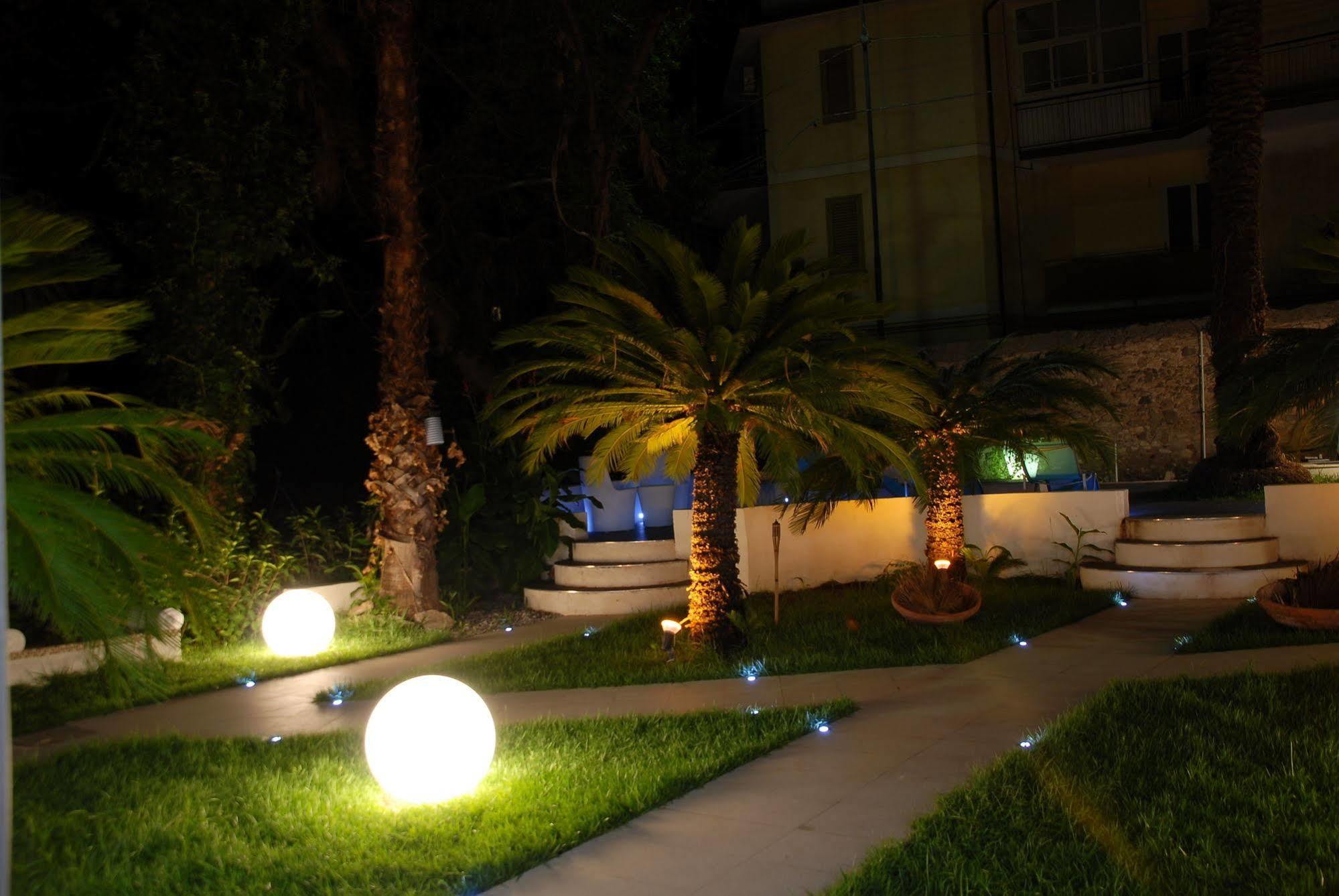 Palazzo Sciacca Bed & Breakfast Пати Екстериор снимка